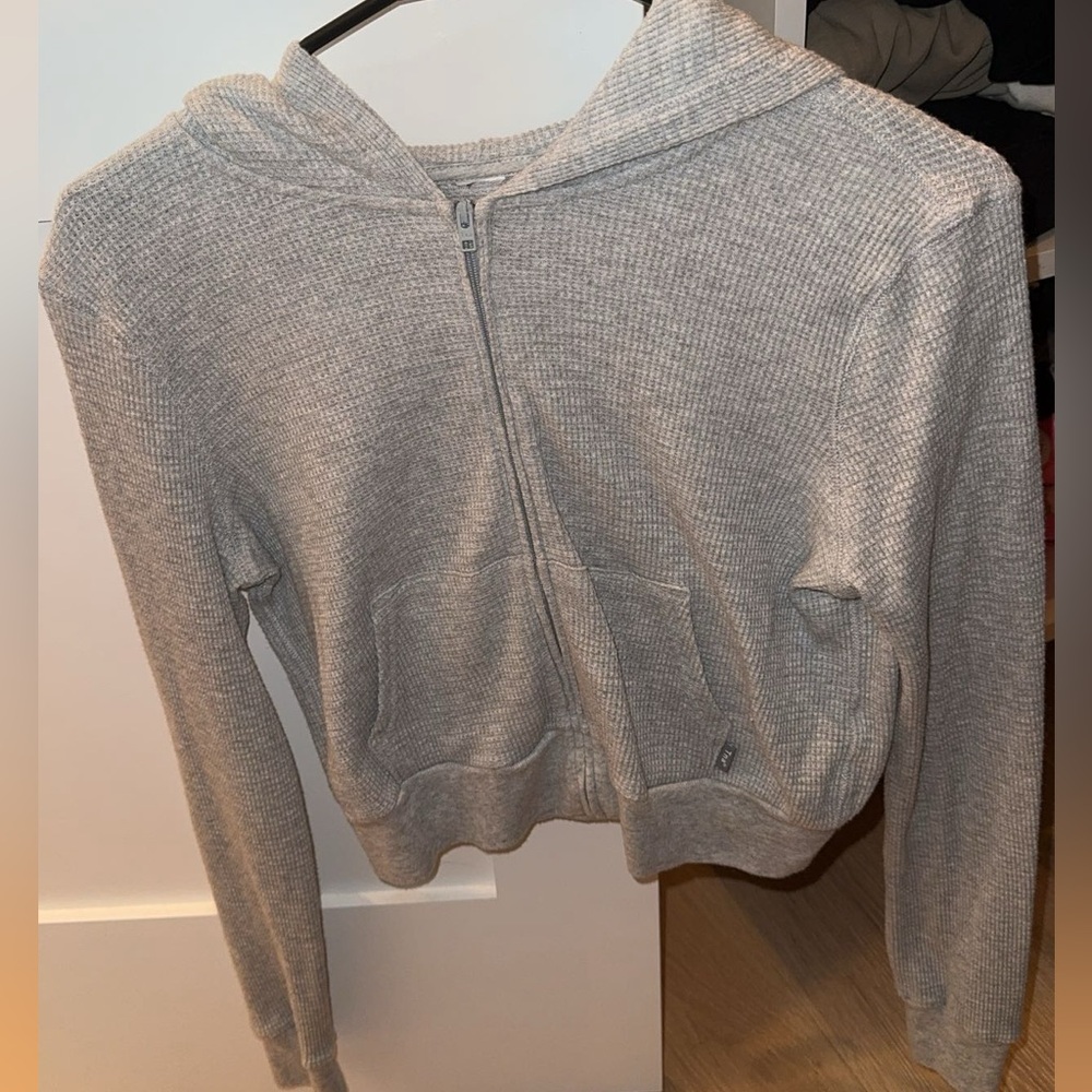 Aritzia zip up